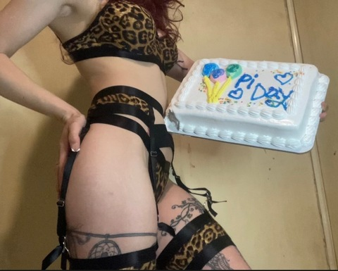 Header of arieslynnxo