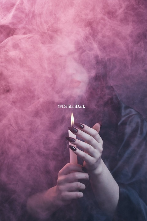 Header of delilahdark