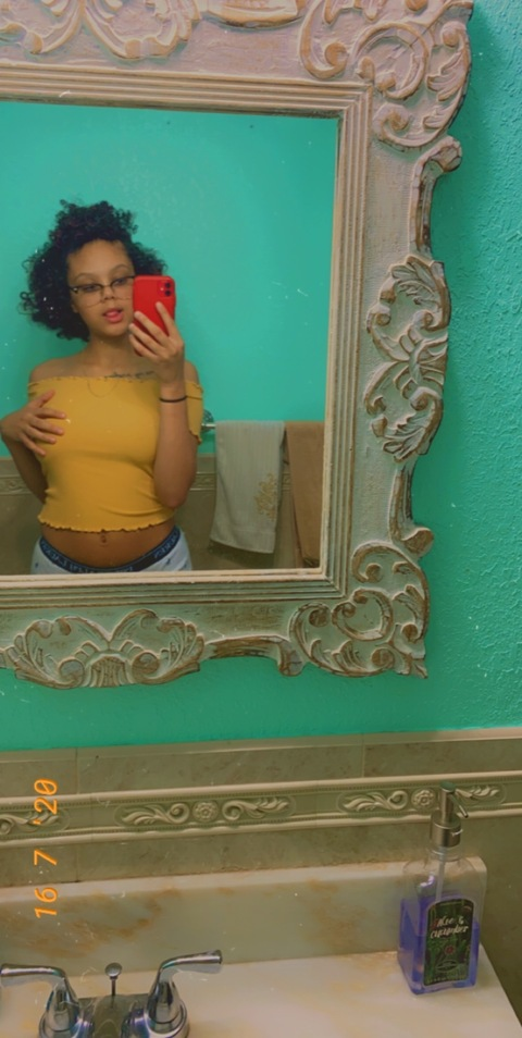 Header of dominikee