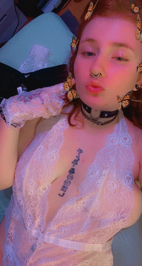 Header of foxyroxie1000