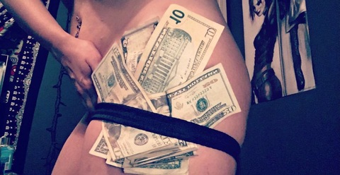 Header of harleyquinzel69