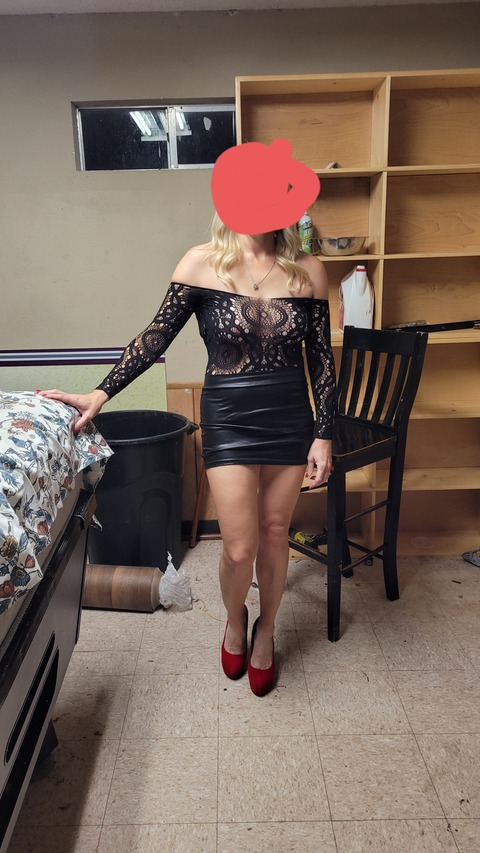 Header of hotblondie1804