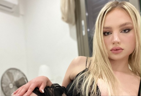 Header of isabelle.caprice