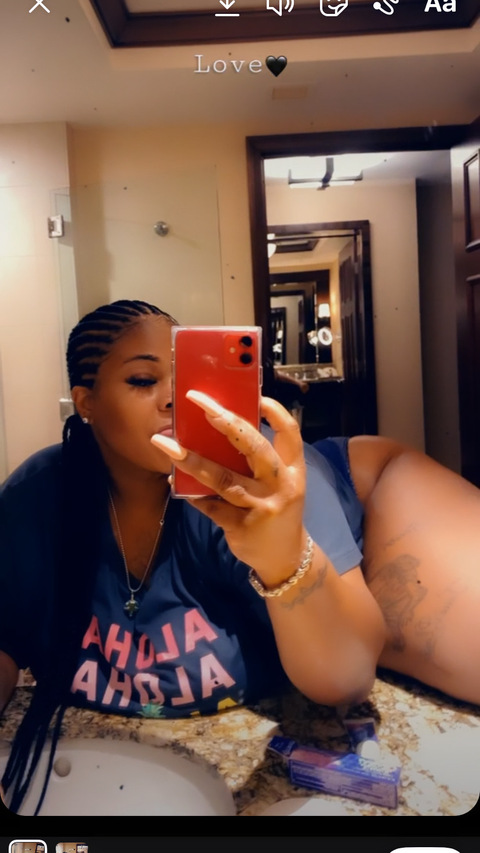 Header of kizzyjuicy