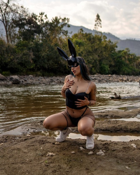 Header of lauralondon023