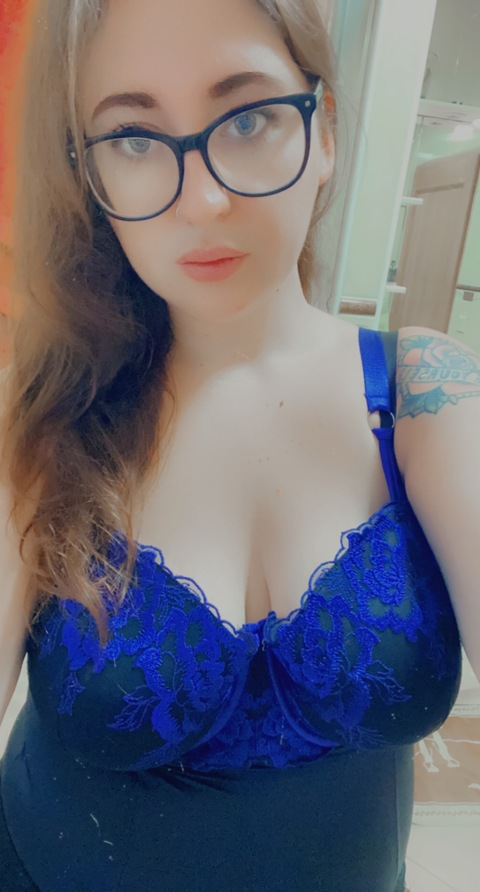 Header of lilaleaxxx