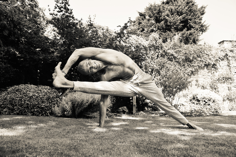 Header of mensnudeyogauk
