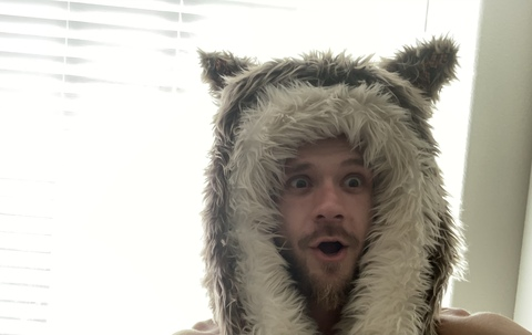 Header of mikiespikiewolf