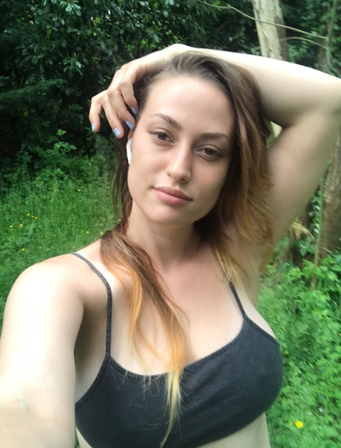 Header of sillyflora