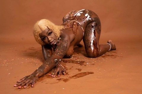 Header of thickzlove912