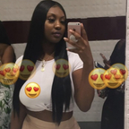 Lon 💕 (@yahlonxxx) Leak OnlyFans 

 profile picture